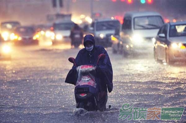 中國多地遭遇強(qiáng)降雨冰雹天氣