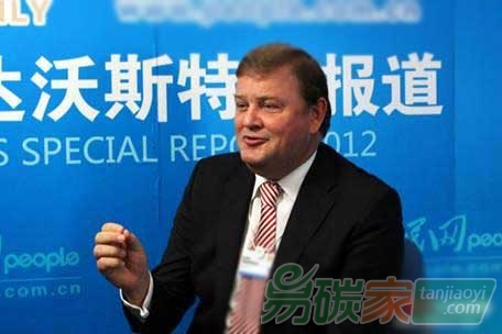 把企業(yè)責(zé)任和碳排放價(jià)格融入到金融和經(jīng)濟(jì)體系中