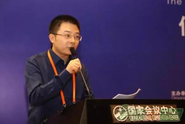 全國工商聯(lián)新能源商會低碳減排專委會秘書長楊來主持