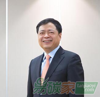 全國政協(xié)常委、正泰集團董事長南存輝建議，盡快出臺《碳排放權交易管理暫行條例》，提升碳交易市場立法層級與效力，加強碳市場配額制度研究